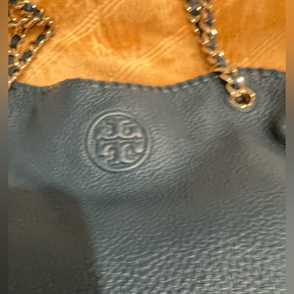 Tory Burch Hudson Bay/Navy Pebbled Leather Marion-EUC - Picture 5 of 11